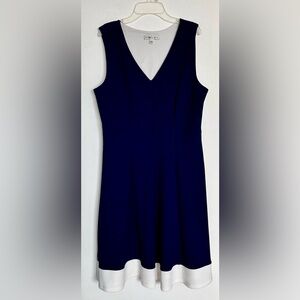 Robbie Bee Navy and White V-Neck Sleeveless Dress